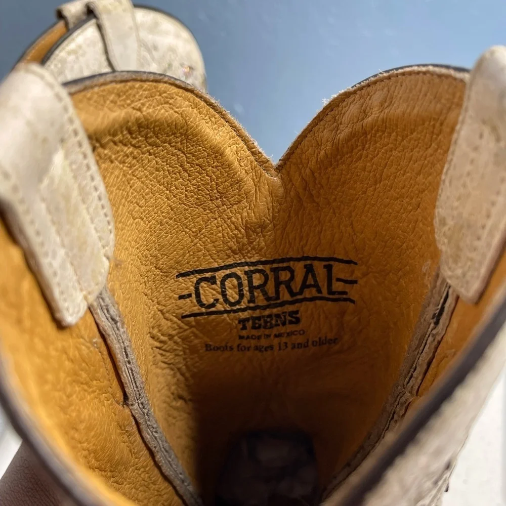 Corral Teens size 2.5 off/white/tan with glitter inlay western pull on  boots